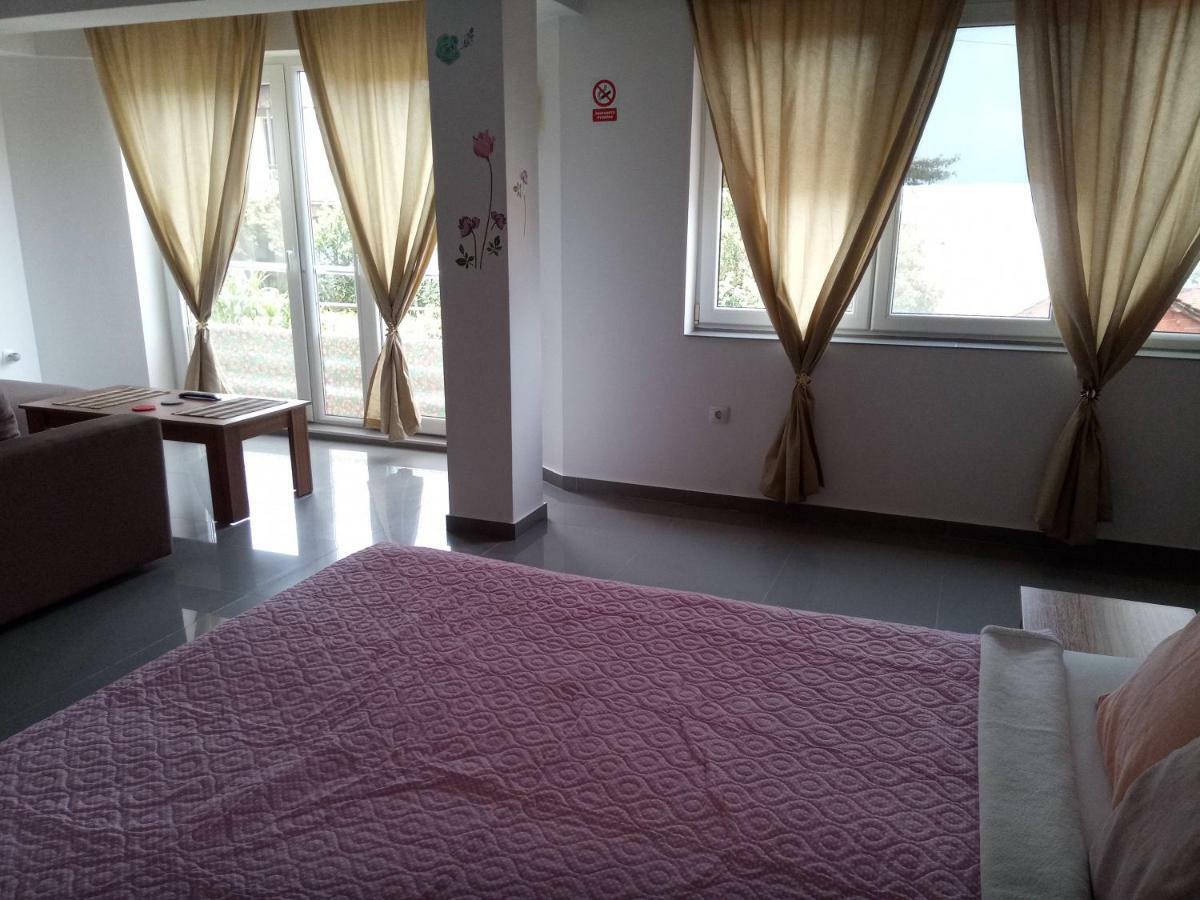 Yard House Trpejca Hotell Ohrid Eksteriør bilde